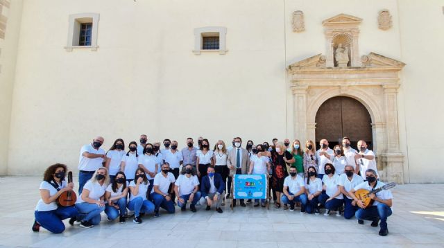 El alcalde de Lorca destaca el esfuerzo y trabajo de Coros y Danzas de Lorca por mantener vivo nuestro folklore que llevarán los próximos días hasta Rusia - 1, Foto 1