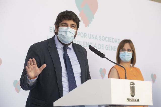 López Miras destaca el compromiso del tejido empresarial en la lucha contra la violencia de género - 2, Foto 2