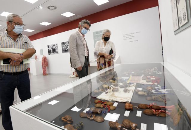 La Sala de Exposiciones de La Glorieta muestra un centenar de reproducciones de pitos y castañuelas antiguas de la provincia de Palencia - 1, Foto 1