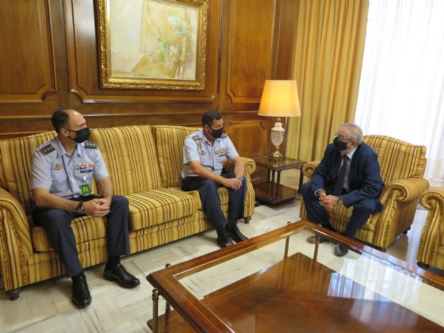 El presidente de la Asamblea recibe al nuevo director de la Academia General del Aire y a su antecesor en el cargo - 1, Foto 1
