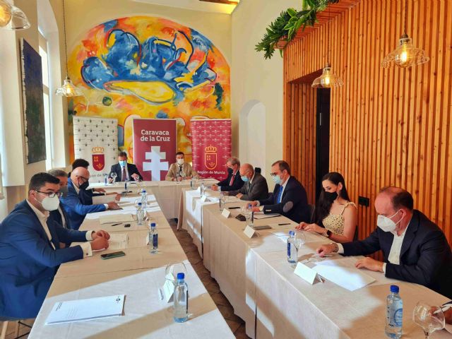 Dos accesos renovados permitirán la entrada a Caravaca desde ´El Camino de la Cruz´ a finales de este año, uno directo al casco histórico por el Barranco de San Jerónimo y otro hasta el final de la Vía Verde por la antigua estación - 3, Foto 3