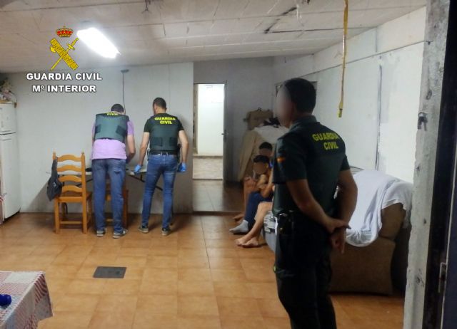 La Guardia Civil desarticula en Mazarrón un punto de venta de drogas, Foto 2