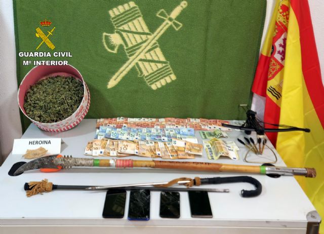La Guardia Civil desarticula en Mazarrón un punto de venta de drogas, Foto 4