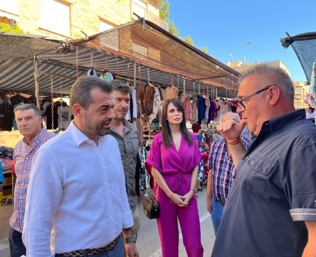 VOX, con los vendedores ambulantes: “Solo nos piden una cosa: que les dejen trabajar” - 1, Foto 1
