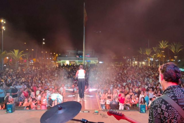 Miles de personas llenan el Puerto de Cartagena con el concierto de la gira de Cadena Dial - 1, Foto 1