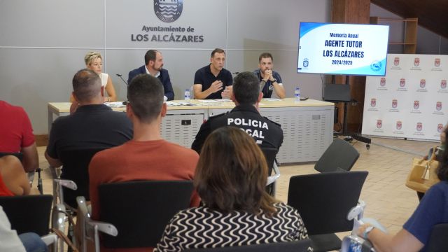 La Unidad de Agente Tutor de Los Alcázares presenta su memoria del curso 2024/2025: 148 charlas impartidas y más de 3.700 alumnos alcanzados - 2, Foto 2