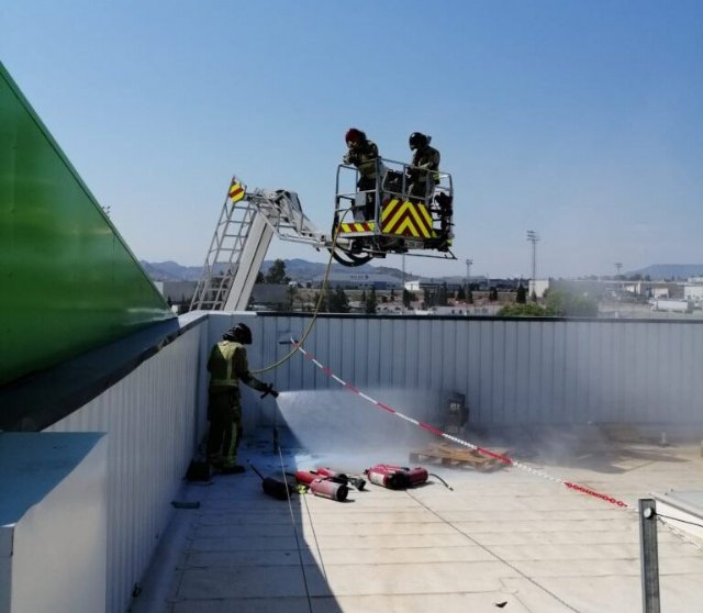 Incendio en el polígono industrial El Saladar, en Lorquí - 1, Foto 1