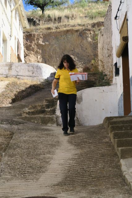 Las carteras y carteros rurales de Correos en la Región de Murcia proporcionan otros servicios a domicilio - 2, Foto 2