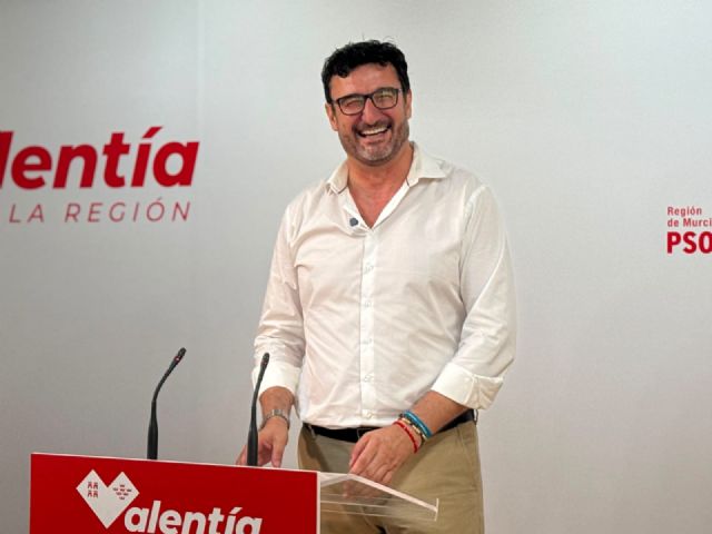 Gin�s Ruiz presenta su precandidatura para encabezar el proyecto socialista a la Alcald�a de Murcia