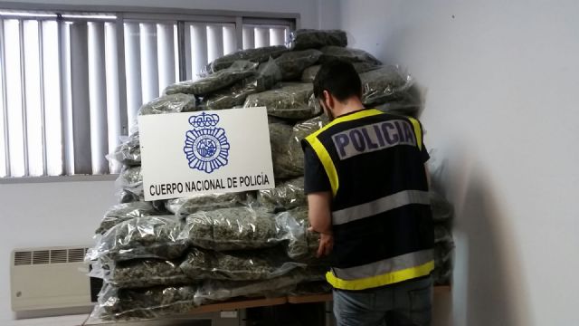 La Policía Nacional se incauta de 205 kilos de cogollos de marihuana escondidos entre cebollas - 1, Foto 1