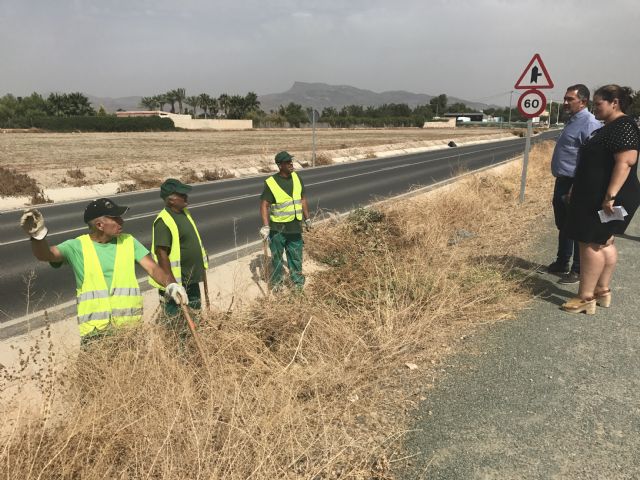 40 peones agrícolas y 8 capataces participan en el programa de Fomento de Empleo Agrario puesto en marcha por el Ayuntamiento - 2, Foto 2