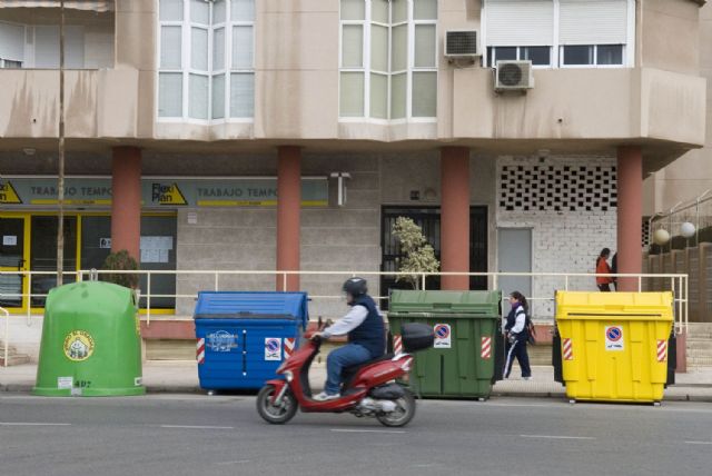 Infraestructuras recomienda tirar la basura a partir de las nueve de la noche durante los meses de verano - 1, Foto 1