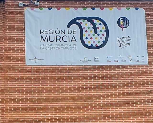 Molina de Segura se ha sumado a las acciones de promoción de Región de Murcia Capital Española de la Gastronomía 2021 con la colocación de una gran pancarta en la fachada del Ayuntamiento - 2, Foto 2