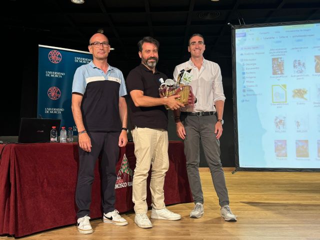 Ayer dio comienzo el ciclo de conferencias Mirando al Mar - 1, Foto 1