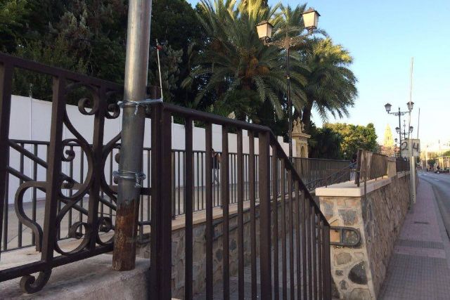 La Plataforma por la Defensa del Patrimonio critica el procedimiento para la instalación del arco floral del Puente Viejo - 3, Foto 3