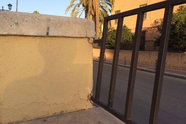 La Plataforma por la Defensa del Patrimonio critica el procedimiento para la instalación del arco floral del Puente Viejo - 4, Foto 4