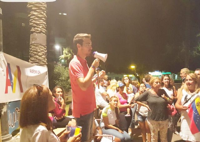 FEREMUR participa en la concentración de AVEMUR a favor del referéndum revocatorio en Venezuela - 1, Foto 1