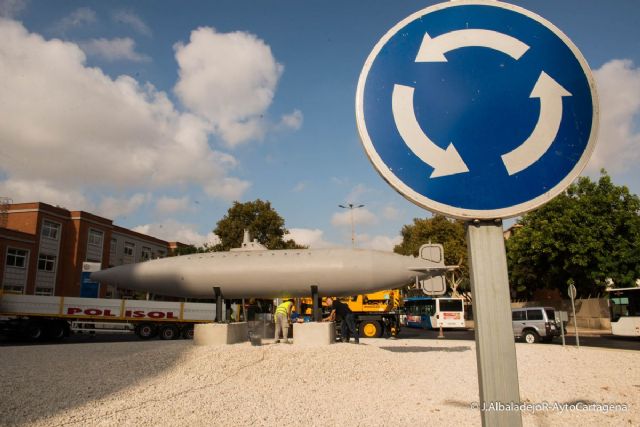 La réplica del Submarino Peral ya luce en la entrada a Cartagena - 1, Foto 1