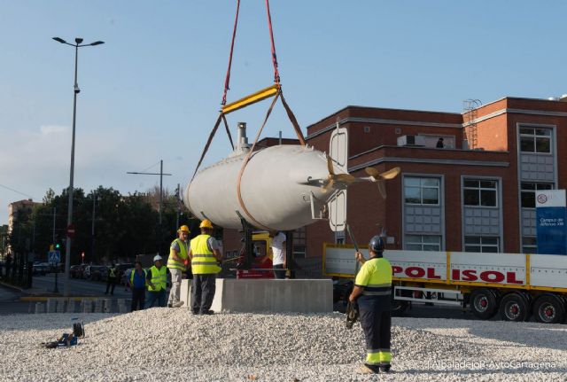 La réplica del Submarino Peral ya luce en la entrada a Cartagena - 2, Foto 2