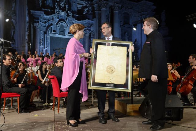 Un emocionante viaje por los acordes y versos de los maestros murcianos hace vibrar la Plaza de Belluga - 3, Foto 3