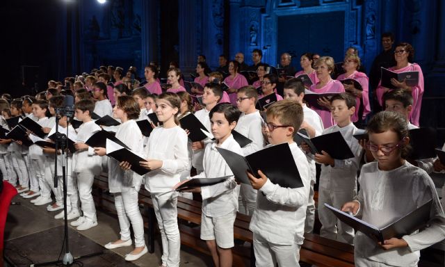 Un emocionante viaje por los acordes y versos de los maestros murcianos hace vibrar la Plaza de Belluga - 4, Foto 4