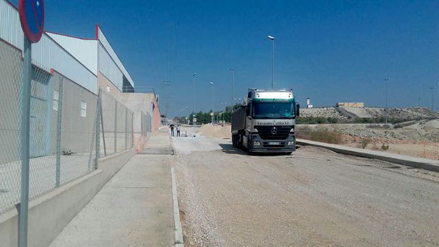 El Ayuntamiento de Lorquí repara varios viales comunes de los polígonos industriales Saladar I y II - 2, Foto 2