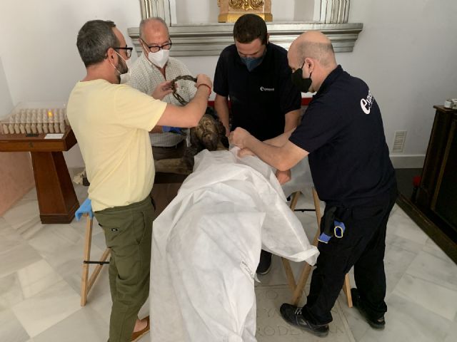 El Cristo de las Ánimas abandona el templo de San Javier para ser restaurado en el Centro de Restauración de la Región de Murcia - 3, Foto 3