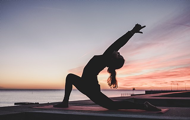 4 técnicas de yoga para evitar el síndrome postvacacional y afrontar la vuelta al cole con energía - 1, Foto 1