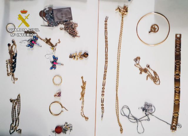 La Guardia Civil detiene a dos personas por una veintena de robos en viviendas de Santomera - 3, Foto 3