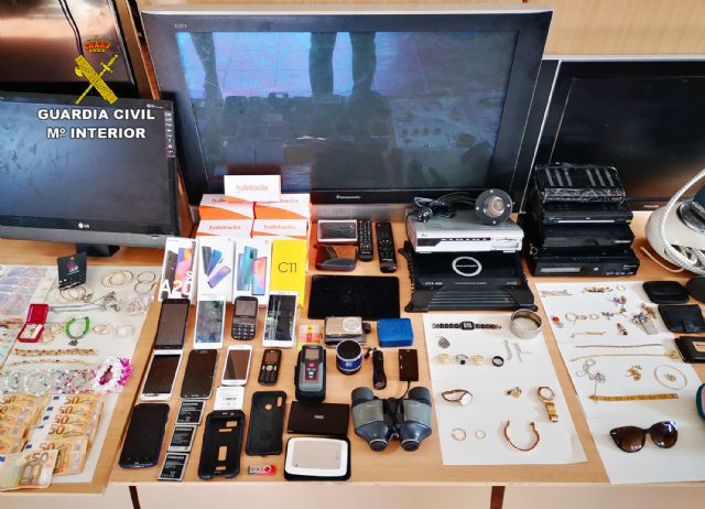 La Guardia Civil detiene a dos personas por una veintena de robos en viviendas de Santomera - 4, Foto 4