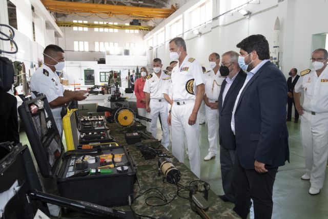 El presidente de la Comunidad acompaña a Su Majestad el Rey Felipe VI en su visita a la 1ª Escuadrilla de Medidas Contra Minas (MCM) - 2, Foto 2