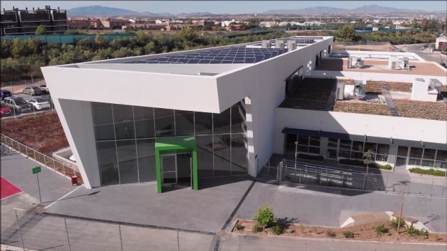 Los colegios ELIS de Alicante y Murcia disponen ya de más de 300 paneles solares, equivalentes a la plantación de 2.000 árboles cada año - 1, Foto 1