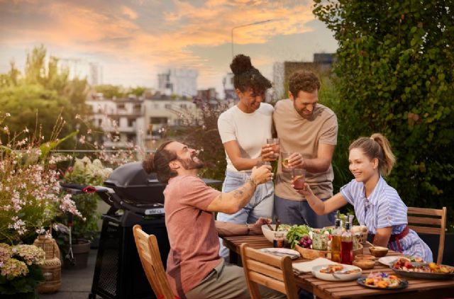 Septiembre sabe a reencuentros: Weber invita a alargar el verano en tu terraza con sus barbacoas - 1, Foto 1
