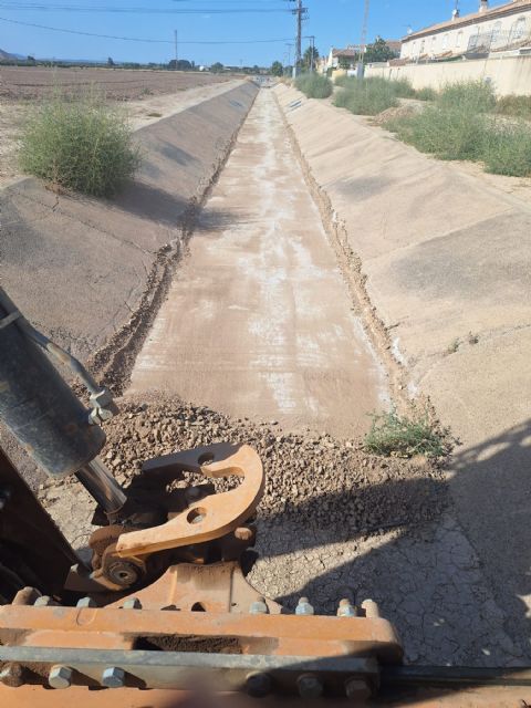 Los Alcázares refuerza los trabajos de limpieza ante la posible llegada de lluvias - 1, Foto 1