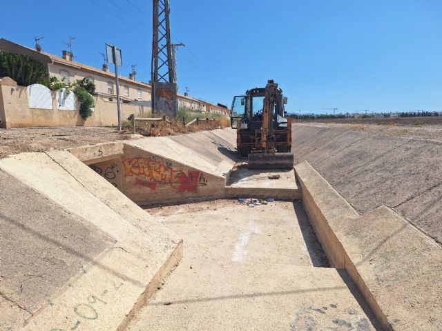 Los Alcázares refuerza los trabajos de limpieza ante la posible llegada de lluvias - 2, Foto 2