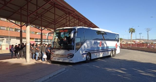 Durante estos días se ha llevado a cabo una nueva iniciativa ciudadana de recogida de firmas para ampliar los horarios de autobús, concretamente se solicita que el último bus de Yecla a Jumilla se amplíe a las 21.30 horas - 1, Foto 1