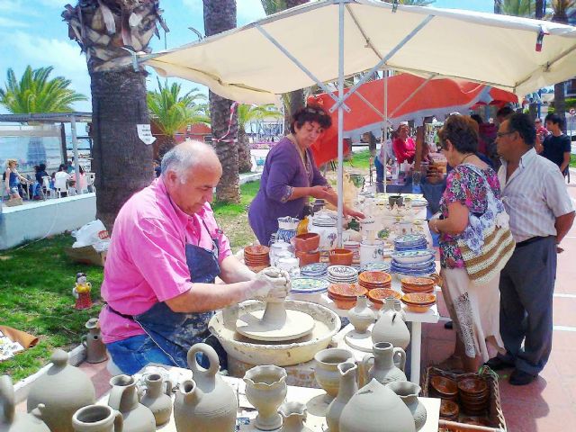 El Gremio Regional de Artesanías Varias homenajea a los talleres alfareros históricos en los Huertos del Malecón 2025 - 5, Foto 5