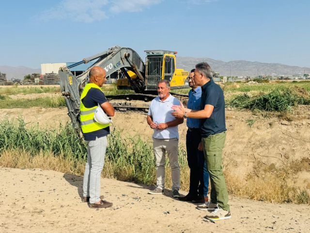El Ayuntamiento de Lorca concluye la limpieza del canal de la Rambla de Biznaga, con la retirada de cerca de 400 toneladas de restos de vegetación, maleza y sedimentos - 3, Foto 3