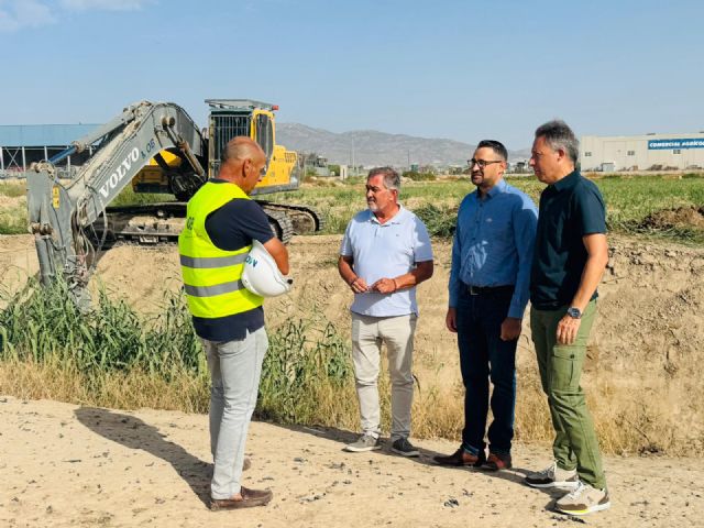 El Ayuntamiento de Lorca concluye la limpieza del canal de la Rambla de Biznaga, con la retirada de cerca de 400 toneladas de restos de vegetación, maleza y sedimentos - 4, Foto 4