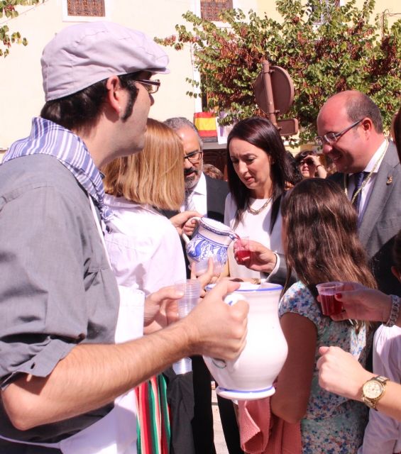Pedro Antonio Sánchez: Tenemos que seguir cuidando nuestras tradiciones y hacerlas compatibles con las nuevas manifestaciones culturales - 2, Foto 2