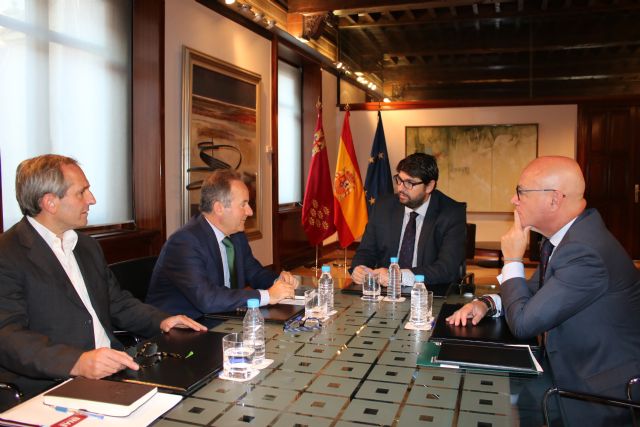 Fernando López Miras se reúne con el presidente de la Fundación Universidad Empresa y el director de la escuela de negocios ENAE - 2, Foto 2