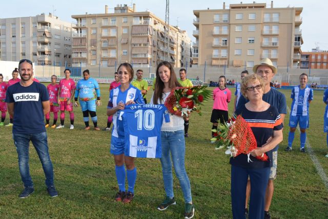 La Unión Deportiva Águilas Femenino recibe el cariño del público en su partido de presentación - 2, Foto 2