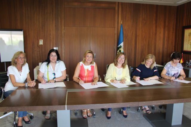 Ayuntamiento y papelerías gestionan las ayudas para la adquisición de material escolar en educación infantil - 1, Foto 1