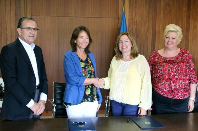 El Ayuntamiento e Iberdrola firman un convenio para la protección de vecinos en situación de vulnerabilidad - 1, Foto 1