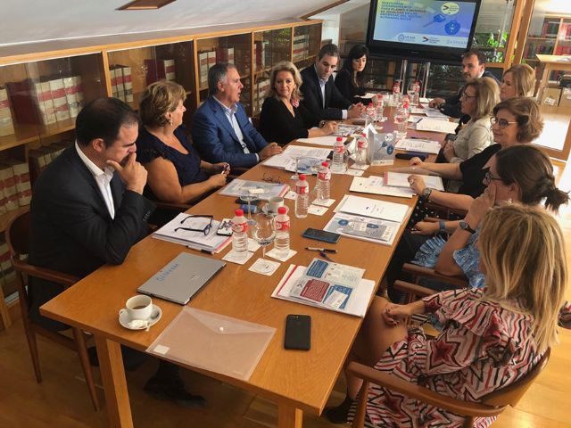 Lanzan un servicio de asesoramiento para promover la igualdad de la mujer en el sector del automóvil - 1, Foto 1