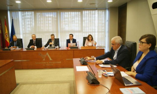 Martínez Baños: García Legaz no aclara por qué el Gobierno regional gastó 300 millones de euros para construir el aeropuerto de Corvera, siendo rentable el de San Javier - 1, Foto 1