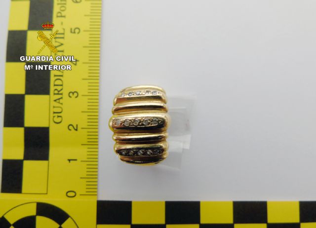 La Guardia Civil detiene a una empleada de hogar por la sustracción de joyas del domicilio de dos ancianas - 1, Foto 1
