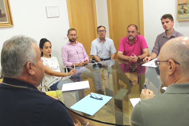Miembros de la Corporación municipal y técnicos de la Concejalía de Urbanismo se reúnen en la Mesa de Trabajo, Foto 3