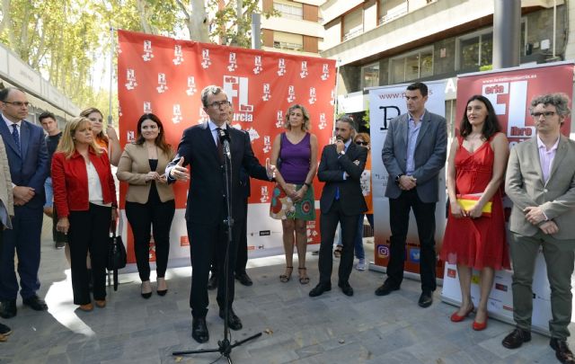 La Feria del Libro abre con más de 40 casetas y una treintena de actividades que aúnan la música y las letras - 1, Foto 1