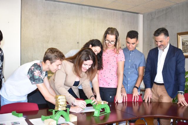 La consejera de Educación recibe a los alumnos del instituto Sanje de Alcantarilla, finalistas en el concurso ´Ciencia en Acción´ - 1, Foto 1